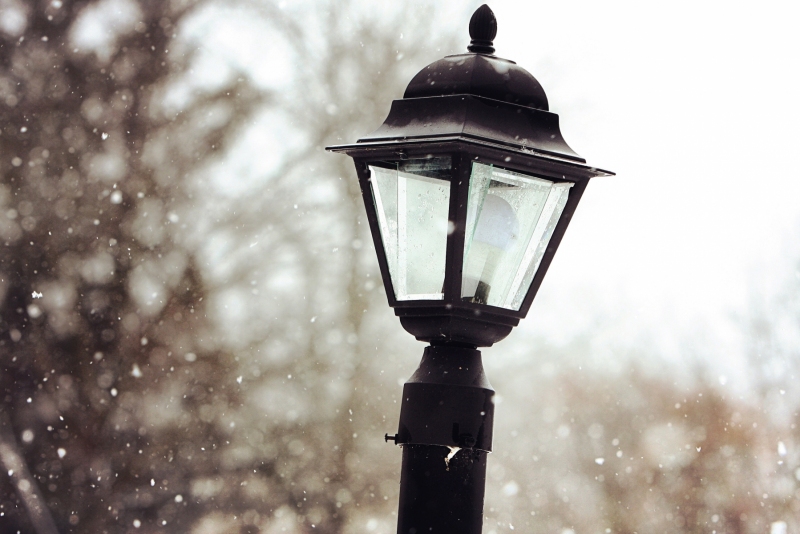 14 - Snowy Light Post